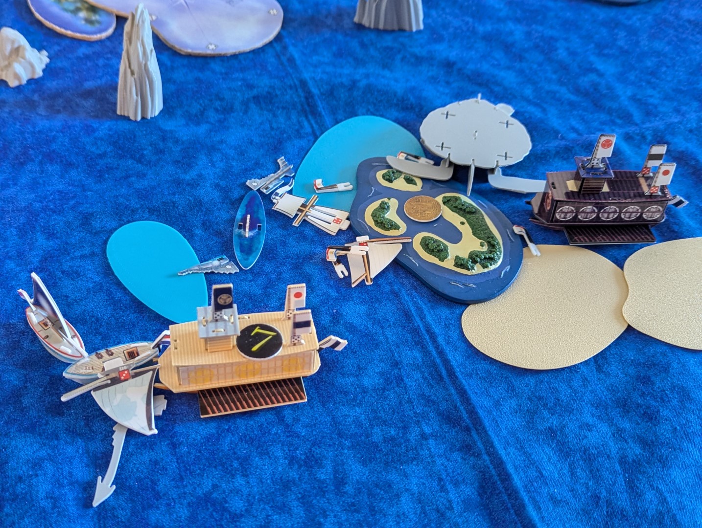Atakemaru destroys the fort, allowing Minogame to dock and start munching on the local shrubs. Sengoku comes flying in from the east, stern turning for maximum movement and ramming Prinses Maria to steal another 7 from the Dutch!